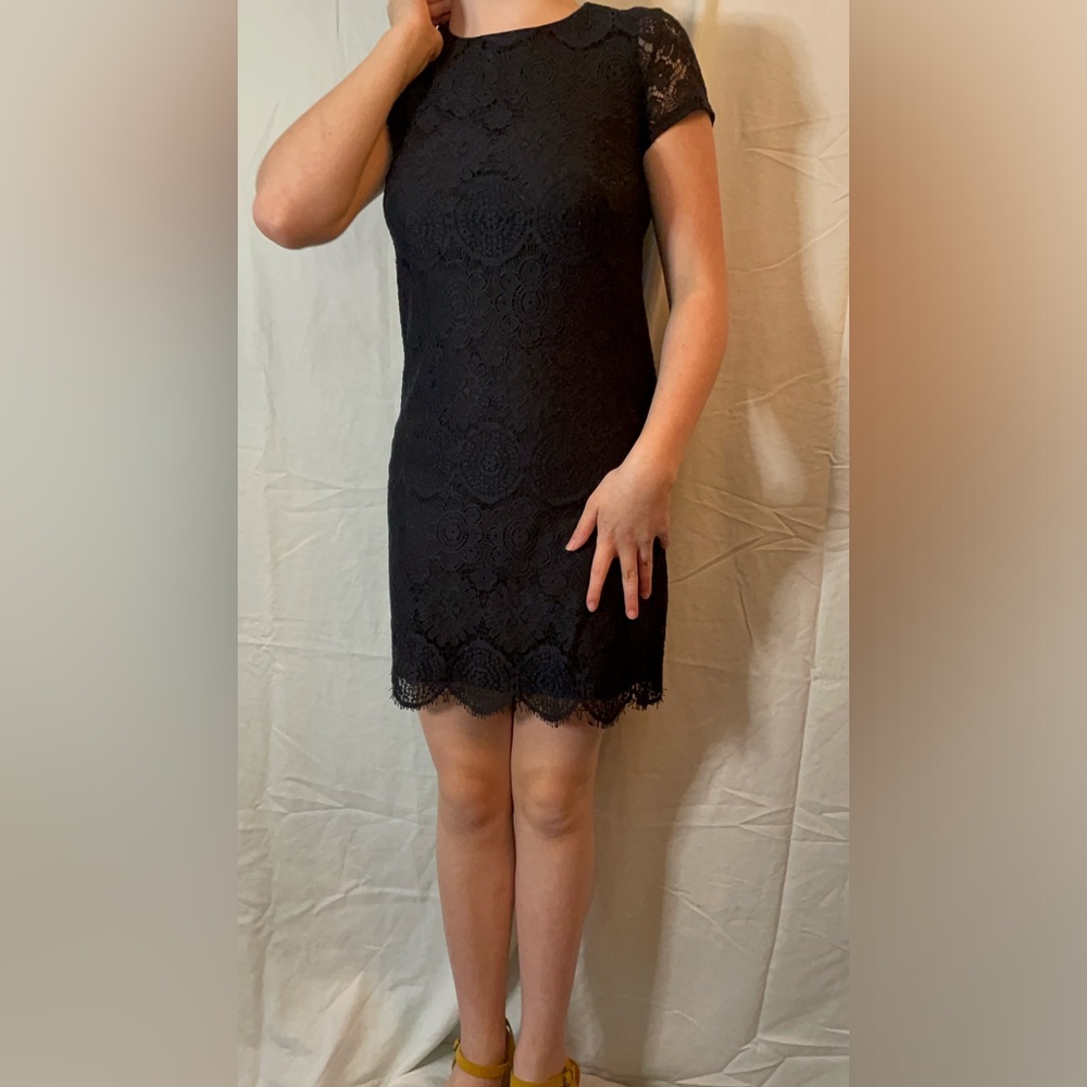 laundry BY SHELLI SEGAL. Little black dress with lace.